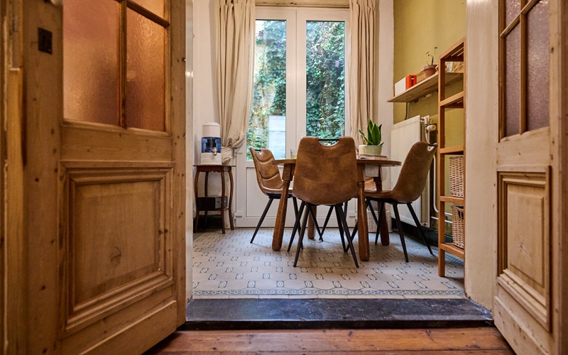 Private studio apartment in mansion for WOMEN ONLY - 4