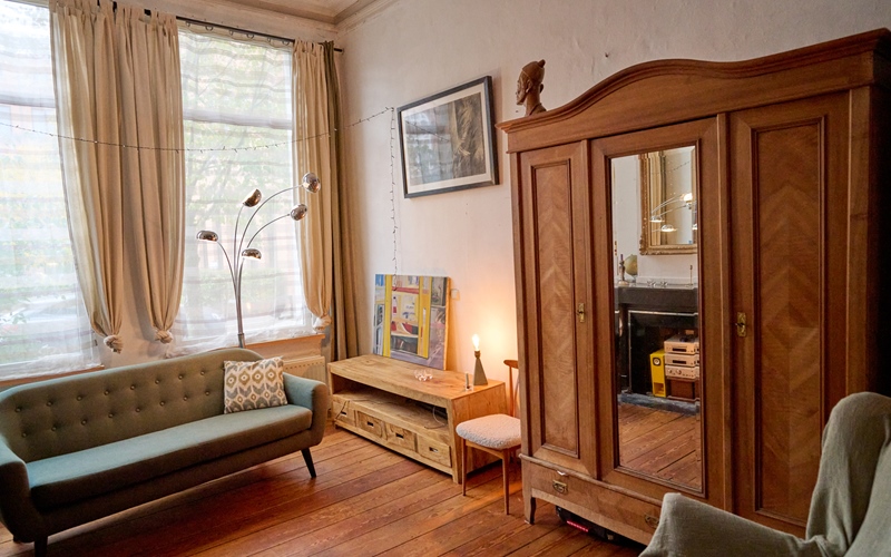 Private studio apartment in mansion for WOMEN ONLY - 2