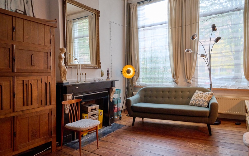 Private studio apartment in mansion for WOMEN ONLY - 3