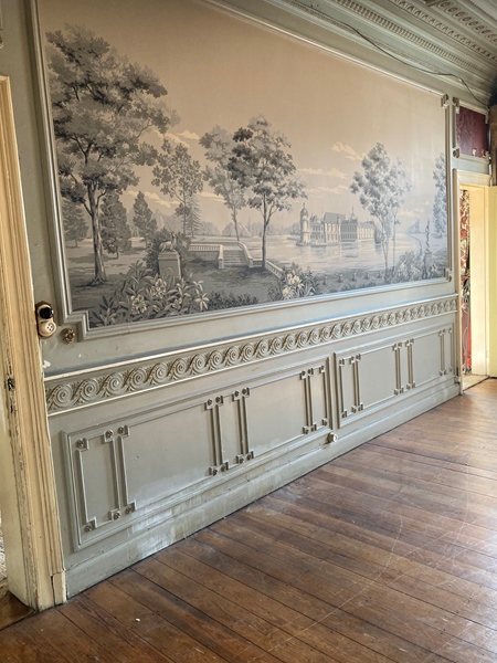 Historic building with many authentic accents and space - 5