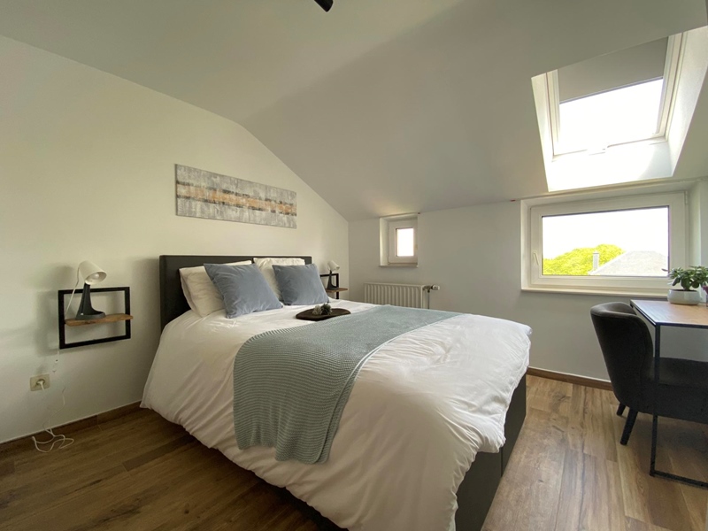 Ideally located shared room. Private bathroom. - 4