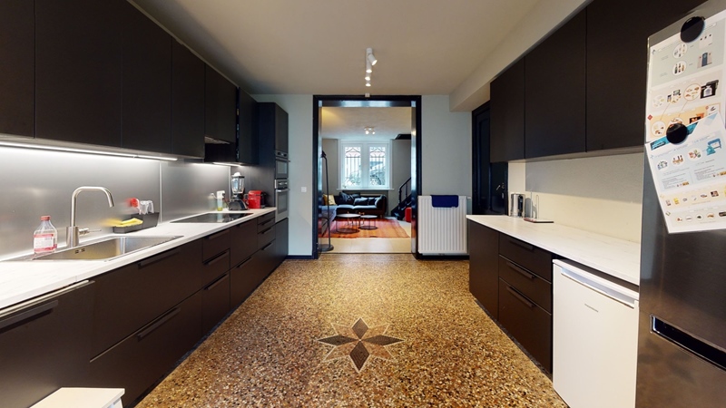 Calm room with private bathroom in a friendly shared house - 3