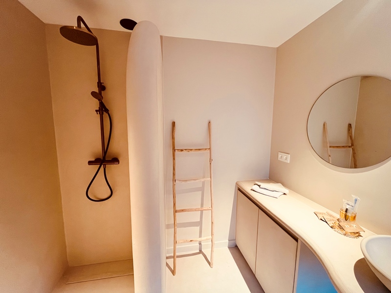 Studio with private shower room and kitchen - 2