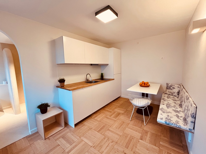 Studio with private shower room and kitchen - 4