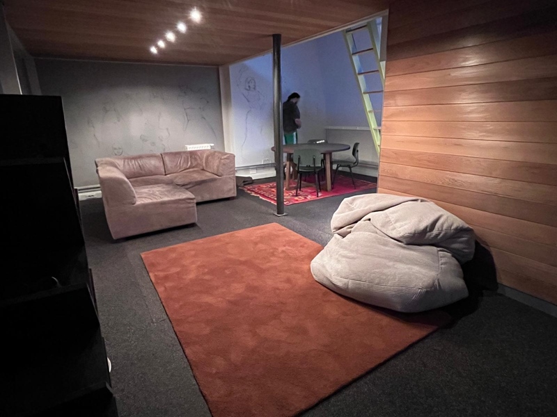 Spacious bright loft in - 3