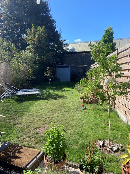 Spacious bedroom - 2