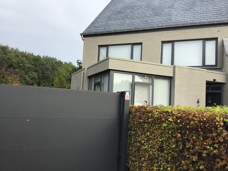 Ready-to-move-in furnished room - 2