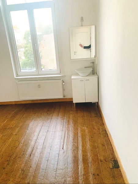 Room available in house to share with 22 year old student - 2