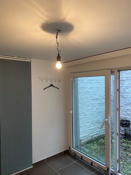 Room available in house to share with 22 year old student - 4