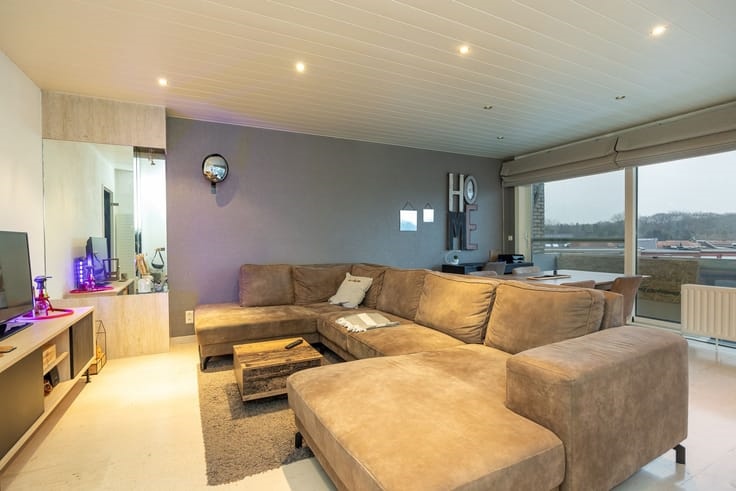 I am looking for a roommate. - 3