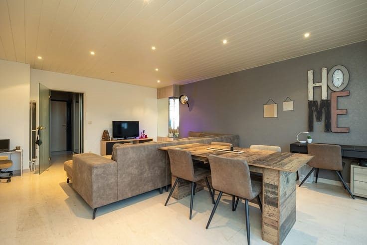 I am looking for a roommate. - 5