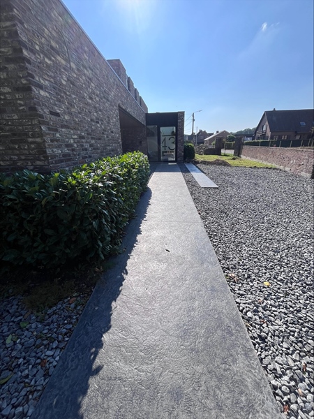 Private room in a luxury villa with a large garden. - 2