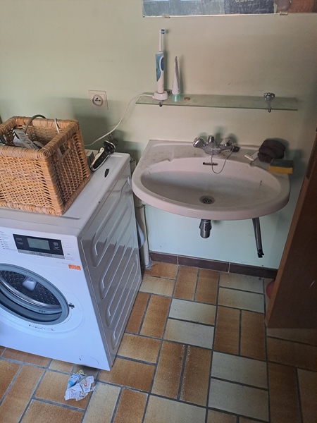 1 large bedroom and 1 smaller one - 5