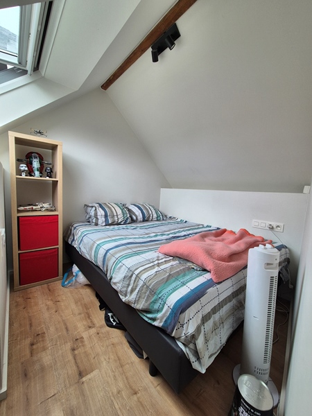 Spacious room with sleeping and sitting area in a centrally located luxurious mansion - 3