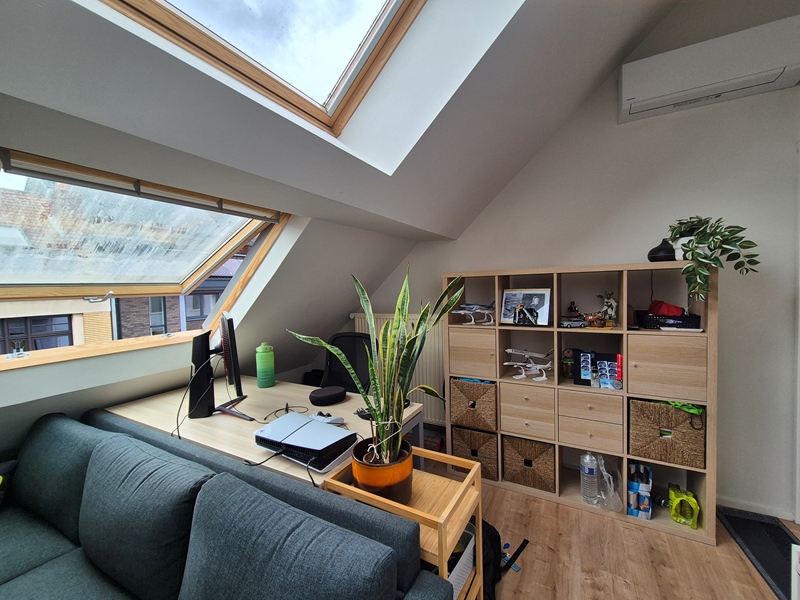 Spacious room with sleeping and sitting area in a centrally located luxurious mansion - 2