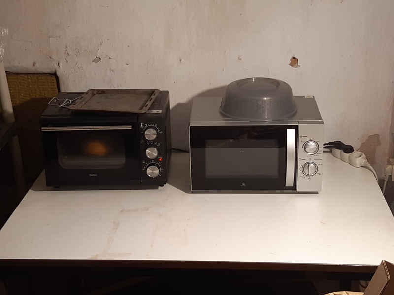 1 to 2 rooms available - 3