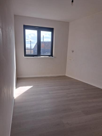 1 to 3 rooms available - 5