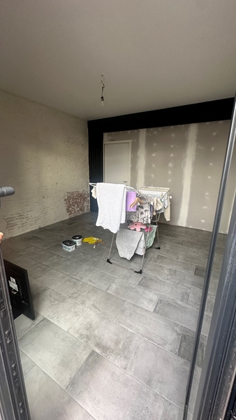 Looking for a cool roommate - 2