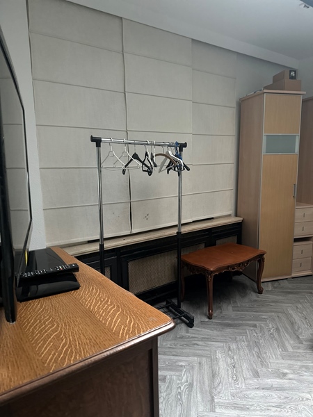 I share my house I have 2 rooms available - 5