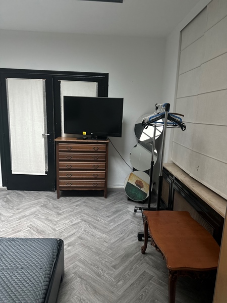 I share my house I have 2 rooms available - 4