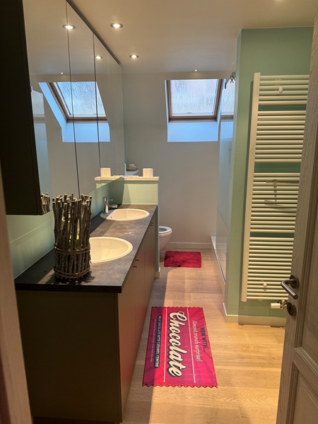 Spacious and cozy living - 5