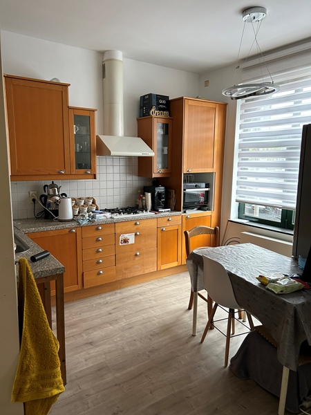 Couhousing divided into 3 private rooms - 4