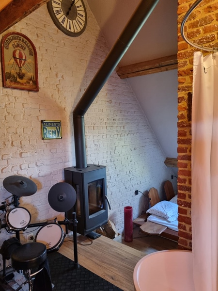 Looking for a new roommate - 3