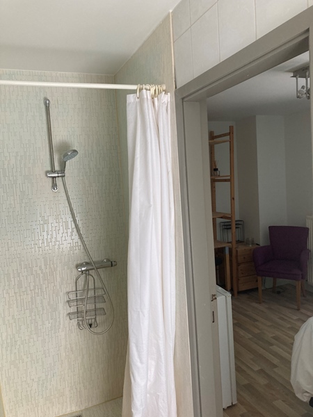 Room with private bathroom - 3